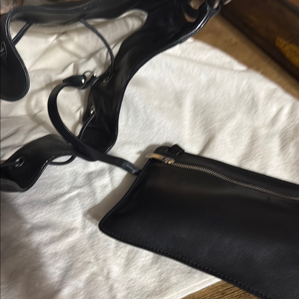 Salvatore Ferragamo Black Leather Hobo Bag with wallet and detachable pouch - Picture 13 of 16